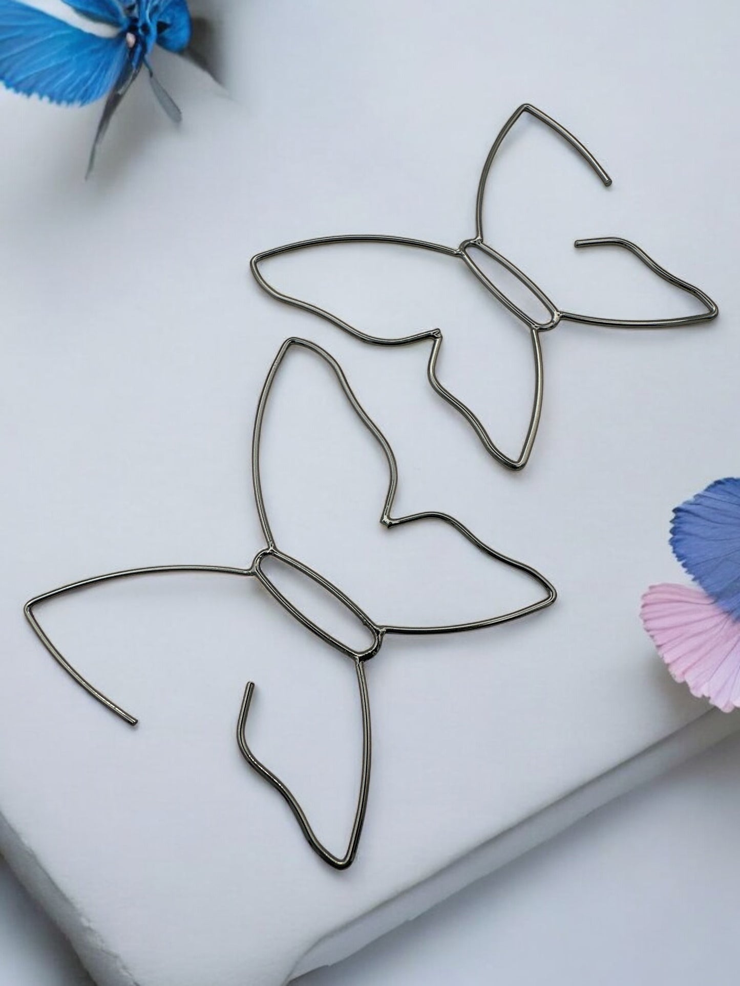 Minimalist Lightweight WireButterfly Shape Design Earrings