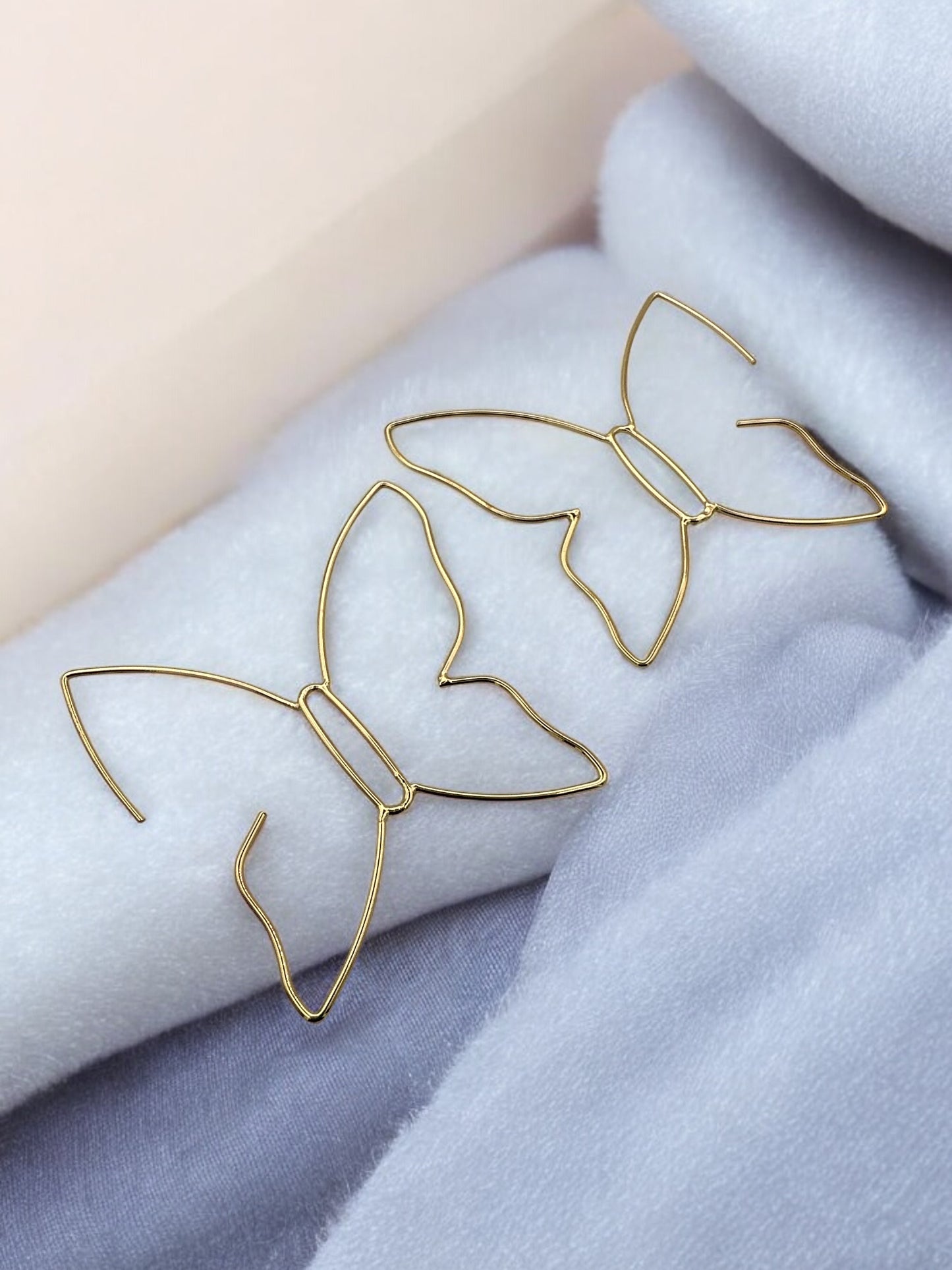 Minimalist Lightweight WireButterfly Shape Design Earrings