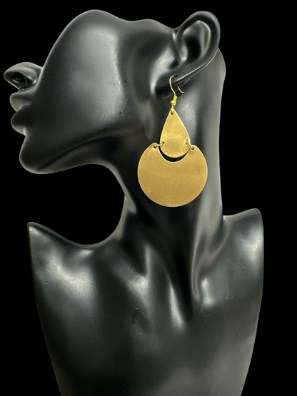 Elegant Brass Dangle Earrings – Modern Teardrop Design