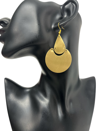 Elegant Brass Dangle Earrings – Modern Teardrop Design