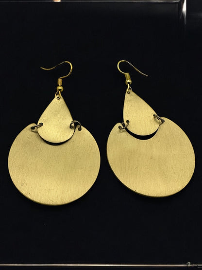 Elegant Brass Dangle Earrings – Modern Teardrop Design