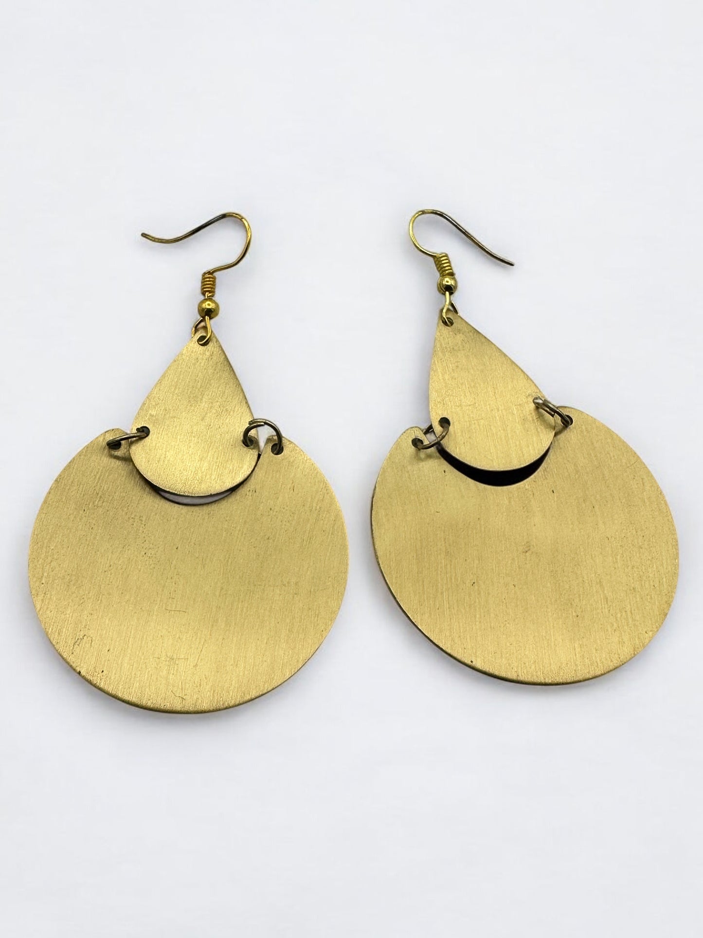 Elegant Brass Dangle Earrings – Modern Teardrop Design